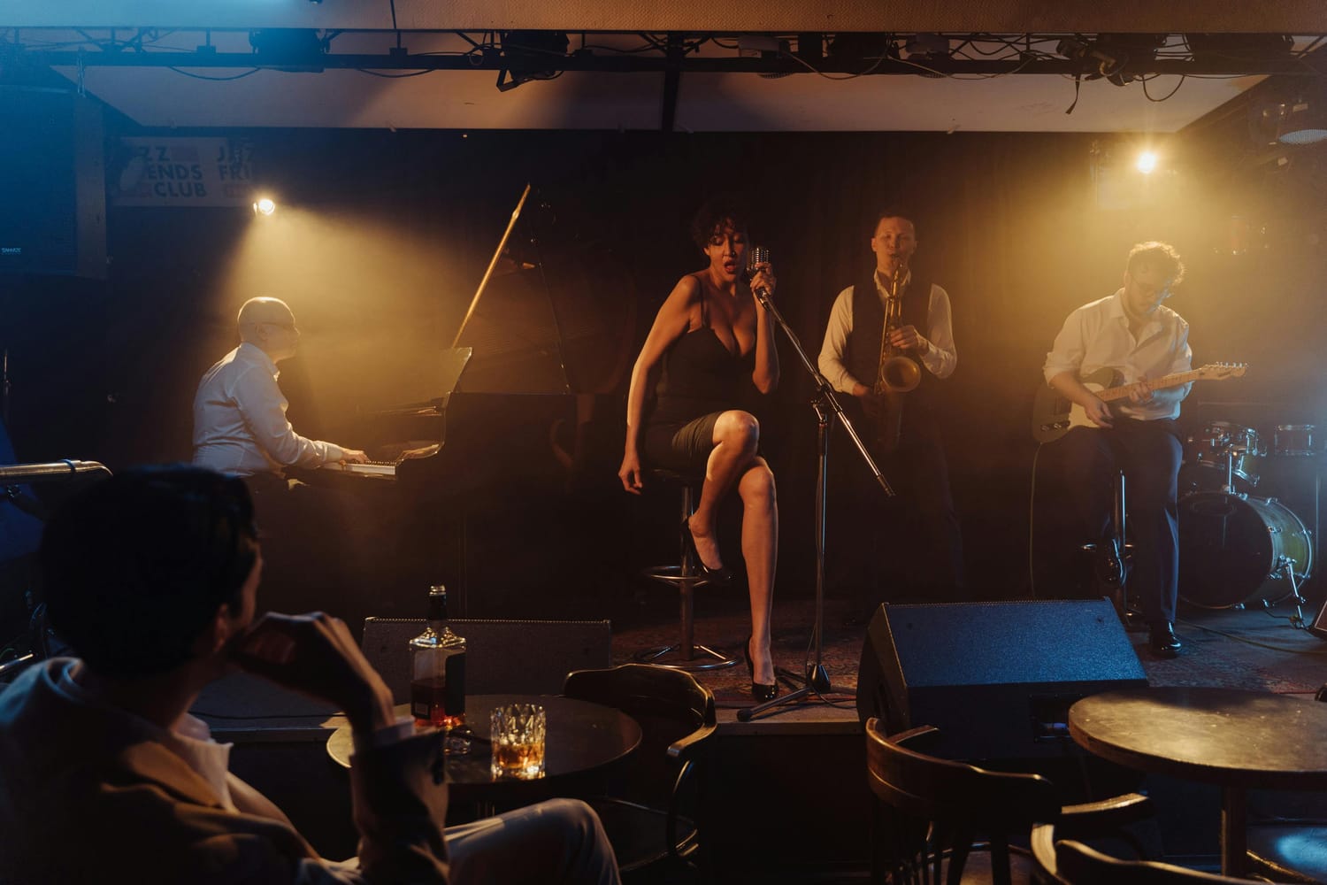 Live entertainment at an Eden Club Frankfurt evening